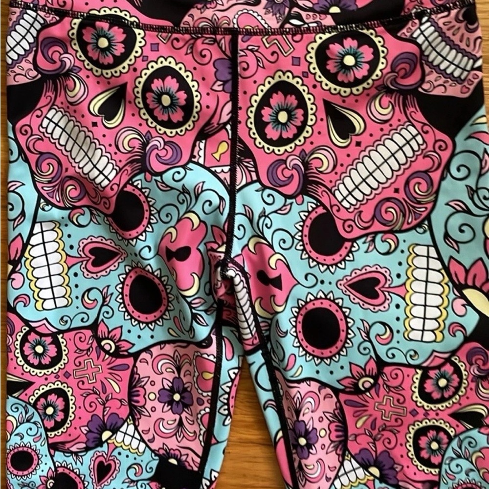 2 PIECE SET!! 💀💖 Constantly Varied Skull Spandex Leggings & Bra - Picture 6 of 8